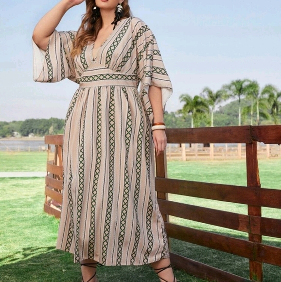SHEIN Dresses & Skirts - Bat-winged sleeved dress 💚